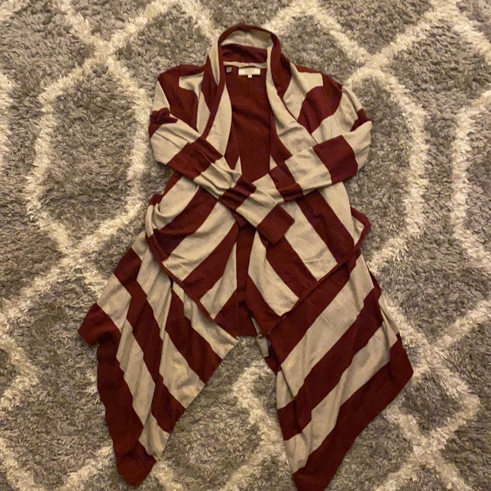 Staple piece, Guess cardigan